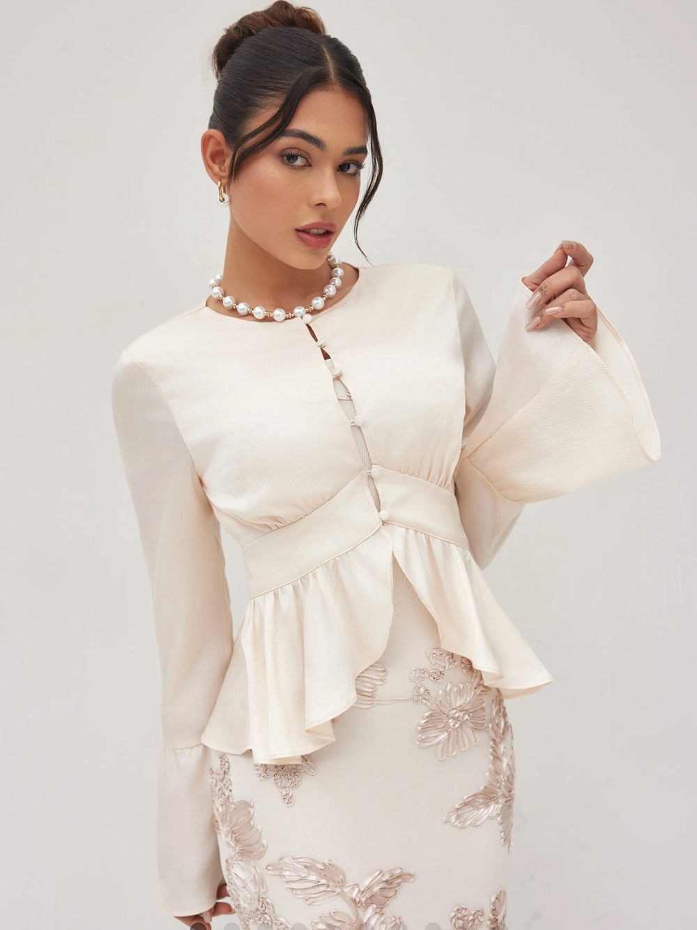 NWT CIDER ROUND NECKLINE RUFFLE HEM BLOUSE - Picture 1 of 15